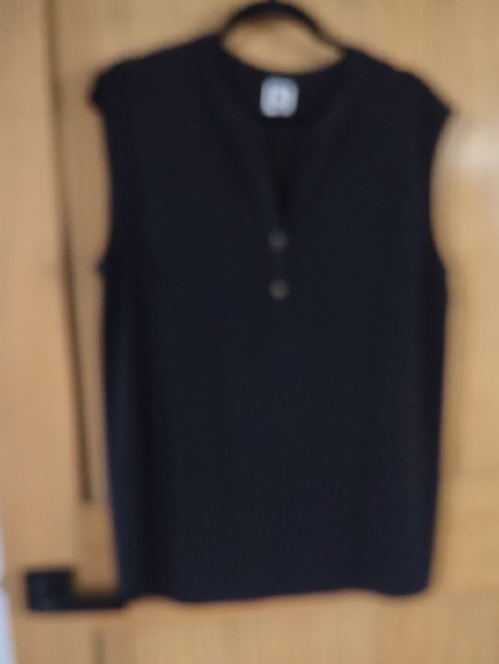 1X Anne Klein Black Sleeveless Henley-Style Top